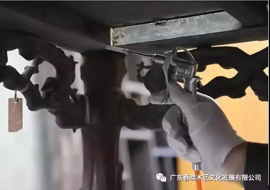 老紅木家具的修復(fù)過程，一經(jīng)修復(fù)煥然一新(圖3)